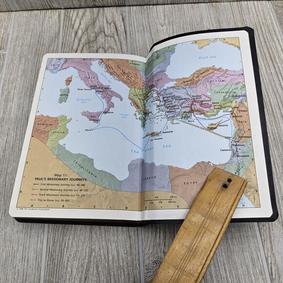 The Holy Bible Authorized KJV Zondervan 1962 Simplified Helps for Bible Study - Picture 6 of 7